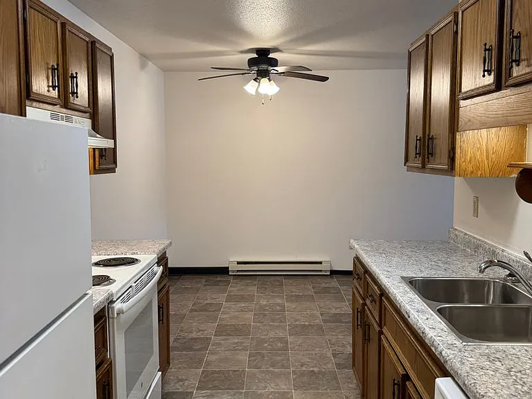 Silver Leaf Apartments — Photo 26