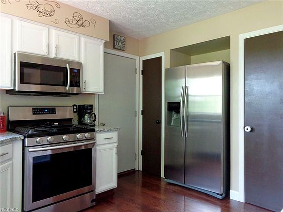 4th image of 10400 Village Dr