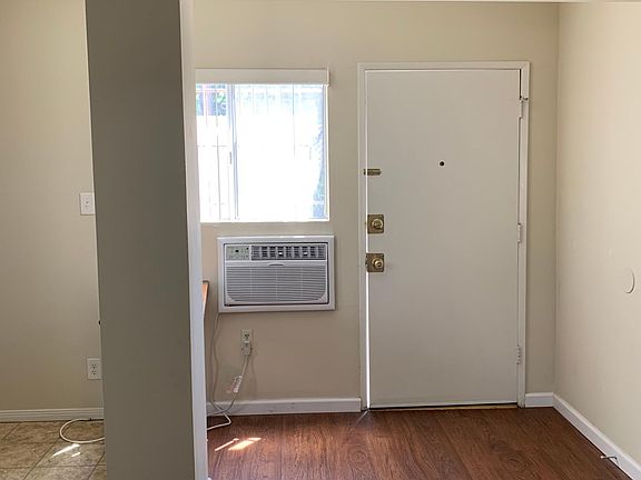 3rd image of 3048 Livonia Ave #7