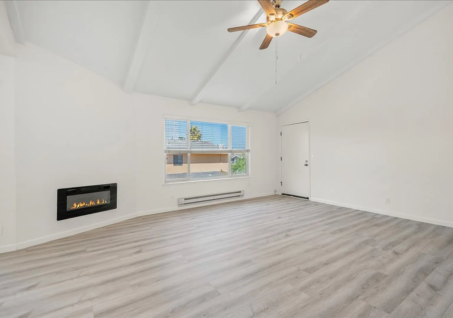 10315 Alpine — Photo 3