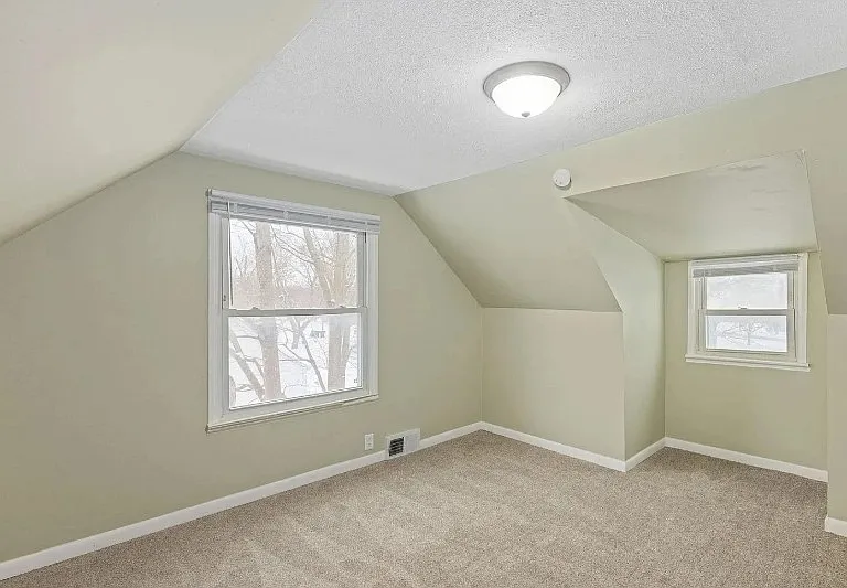 1031 Good Pl — Photo 15