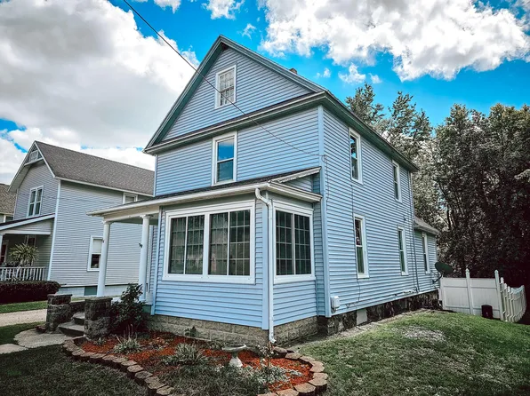 44 Westwood St, Hillsdale, MI 49242