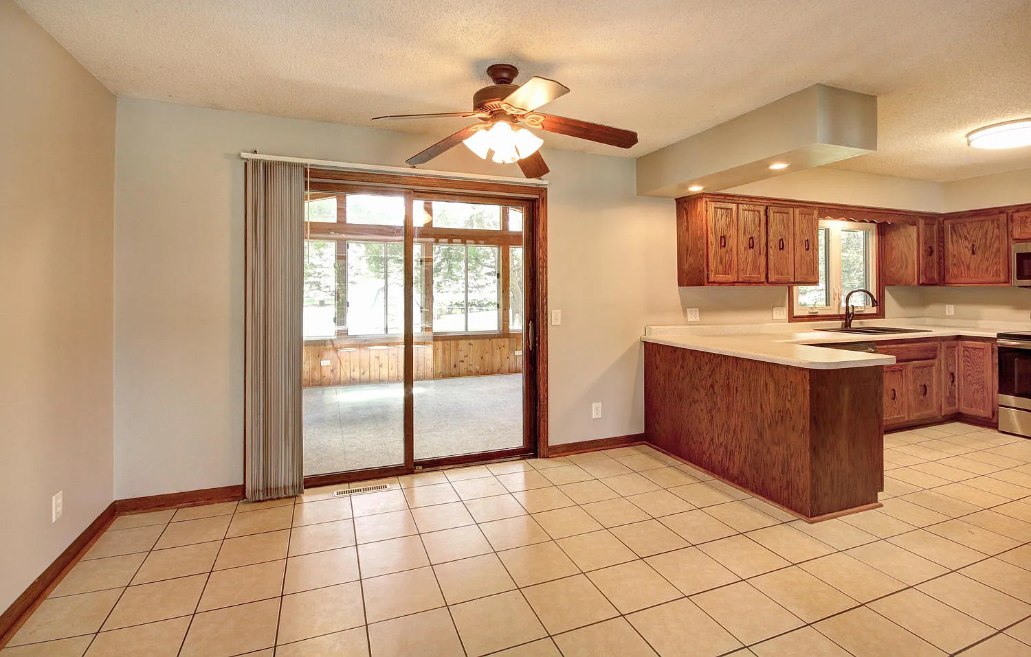 4 bed, 2060 sqft, $2,695 — Photo 2