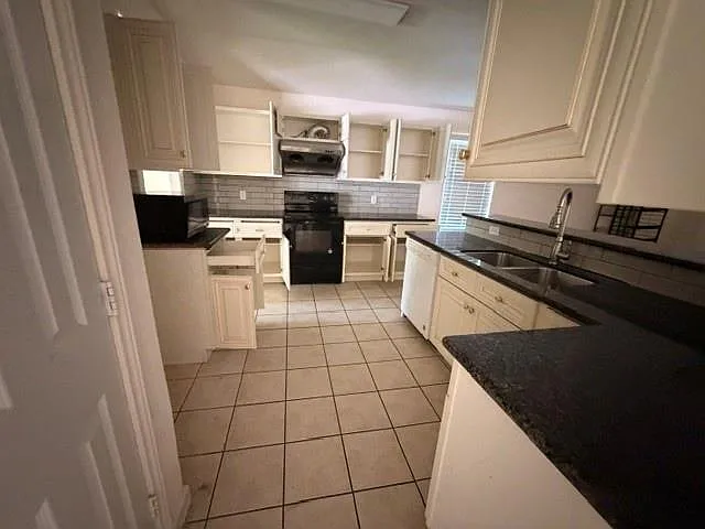 3010 Stonecross Ln — Photo 3