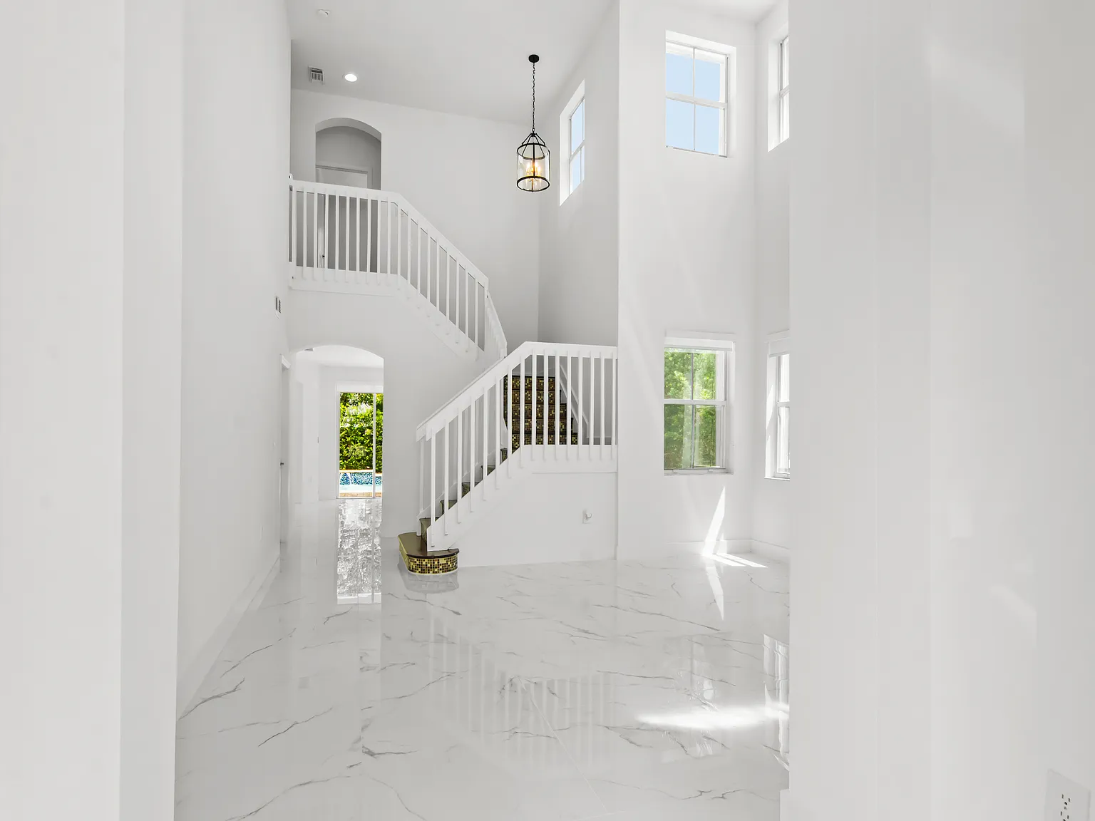4 bed, 2552 sqft, $5,200 — Photo 4