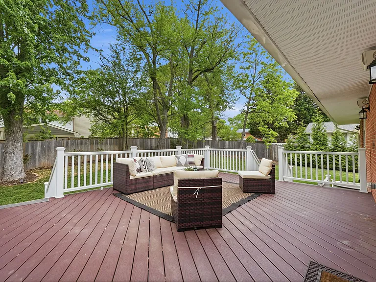7504 Dolce Dr — Photo 41