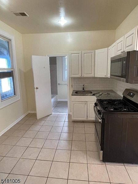 1st image of 59 Brenner St Floor 3