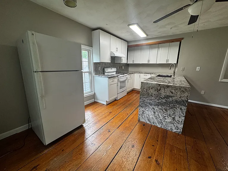 650 Main St #3 — Photo 13