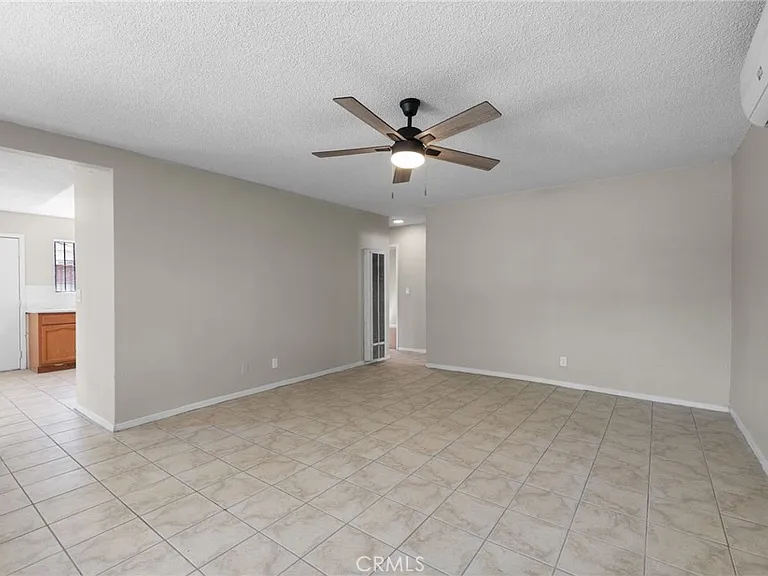 207 E Flora St — Photo 3