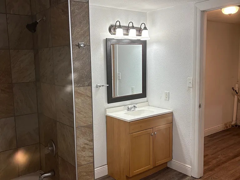 217 Vine St — Photo 7