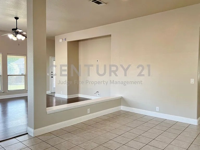 6613 Meadow Glen Dr — Photo 4