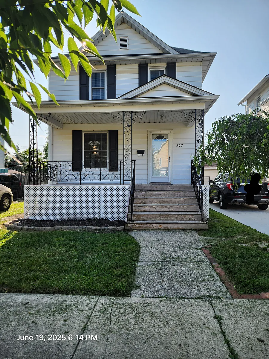Building Photo - 307 Riverview Ave