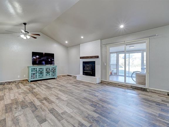 5th image of 10317 Leicester Dr