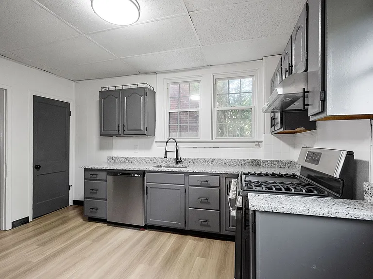 2810 Freeland St — Photo 7