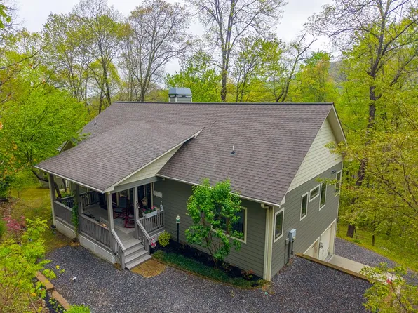 610 Highlander Loop Ln, Franklin, NC 28734