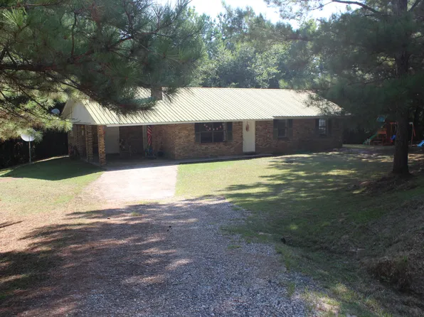 98 Pitts Ln, Bassfield, MS 39421