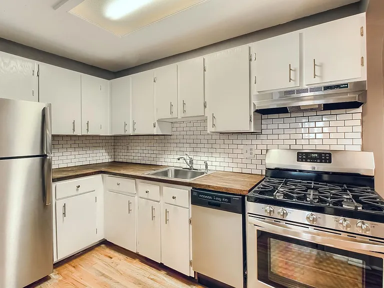 1275 N Clarkson St #1 — Photo 6