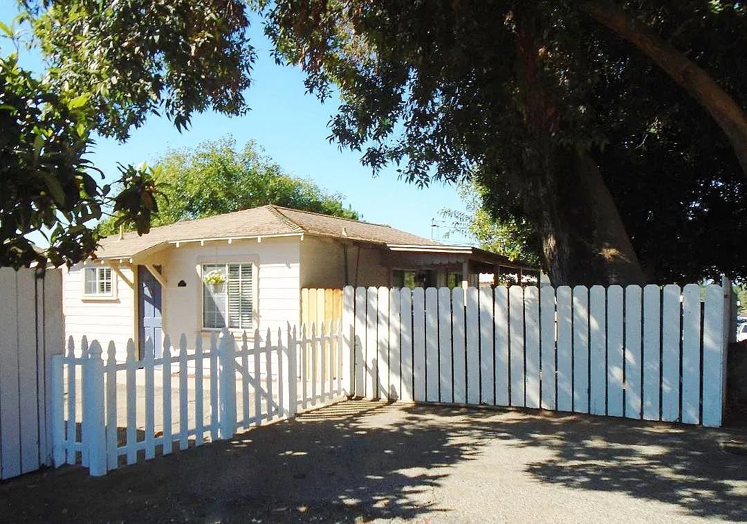 1 bed, 600 sqft, $1,800 — Photo 1