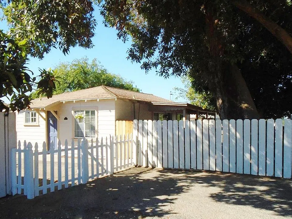 215 E View St
