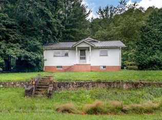 368 Big Cove Rd, Candler, NC 28715