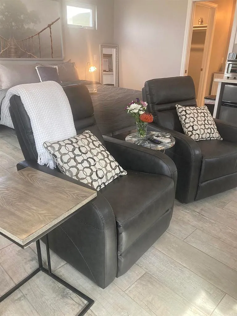 1 bed, 418 sqft, $2,400 — Photo 1