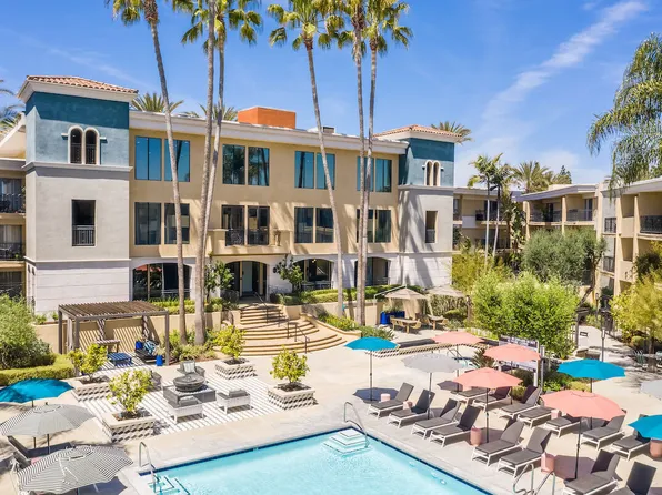 Plaza at Sherman Oaks