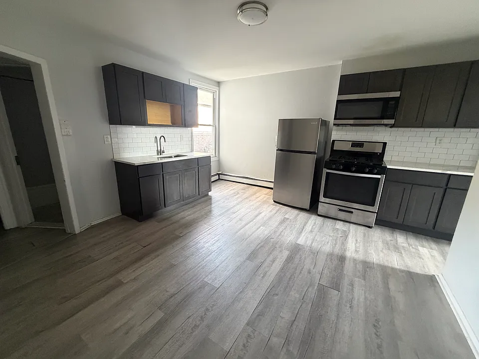 970 Broadway #F2