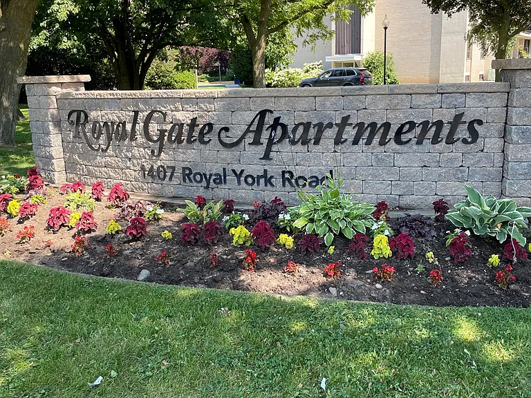 1407 Royal York Rd — Photo 18