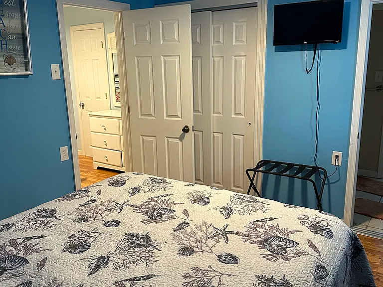 2nd Bedroom Queen Bed