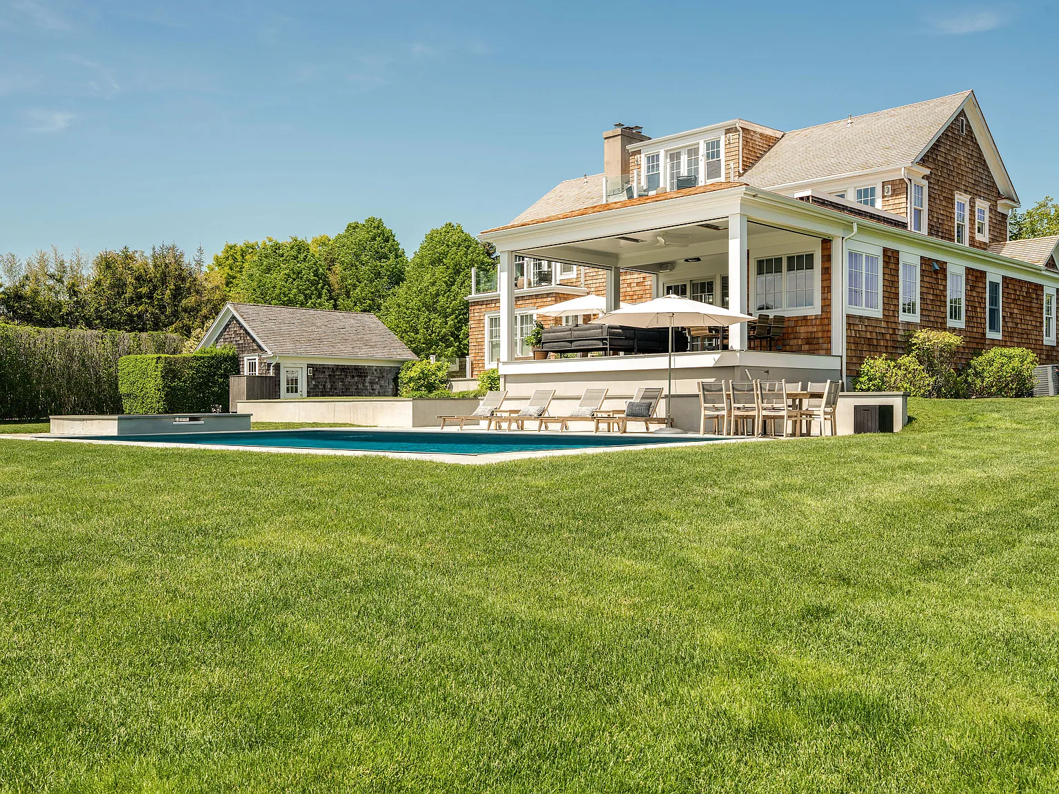 Water Mill South Traditional With Mecox Bay and Ocean Views — Photo 4