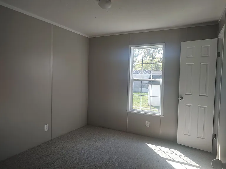 Avon Lakes Estates — Photo 47