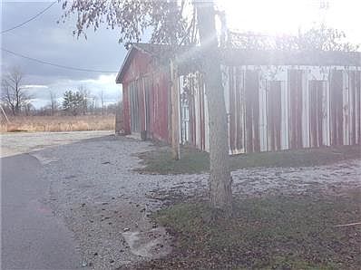 spacious 2 car garage