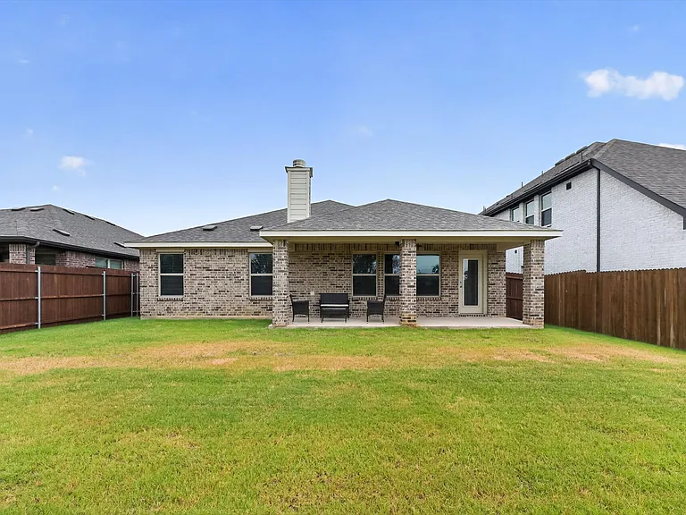 1637 Elle Ln — Photo 23
