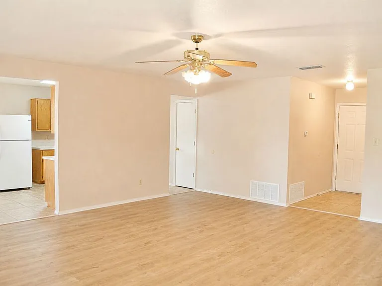 3006 Gus Dr — Photo 6