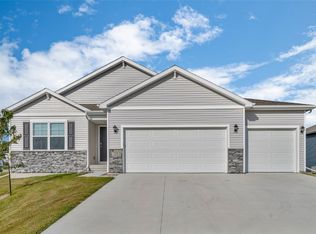 735 Juneberry Dr, Palo, IA 52324