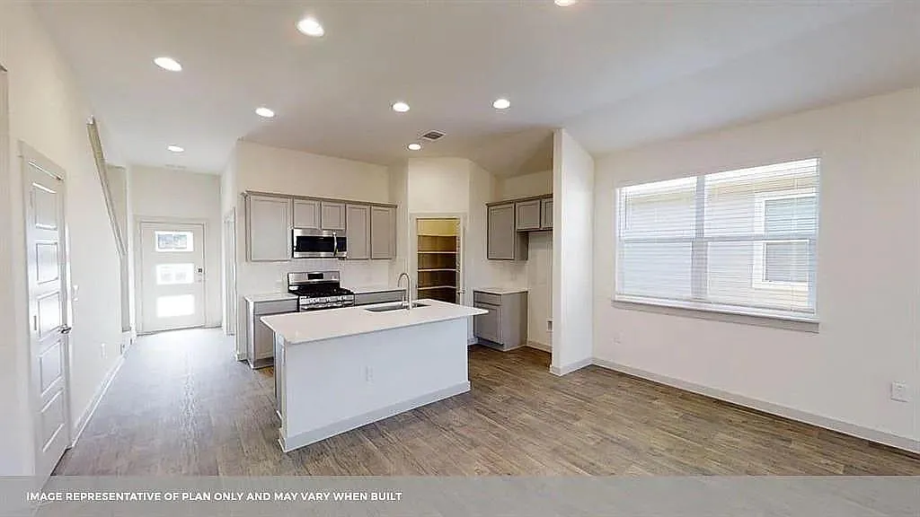 4 bed, 2.5 bath, 2193 sqft, $2,300 — Photo 3
