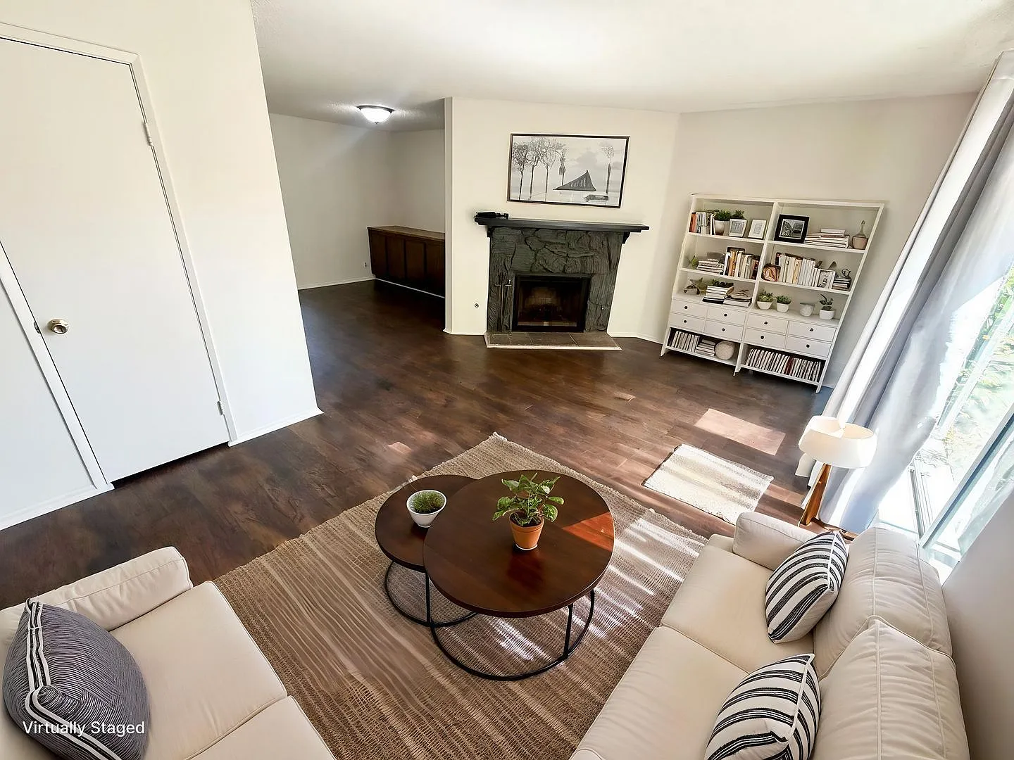 Charming 3 bed 2.5 bath Alhambra townhome with a bonus room — Photo 2