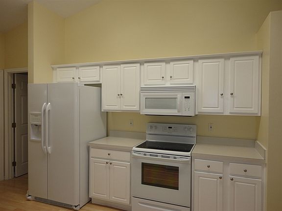 5th image of 835 Marquee Dr