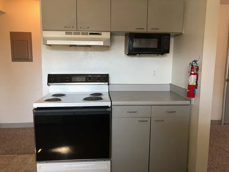 Regents Court Apartments — Photo 19