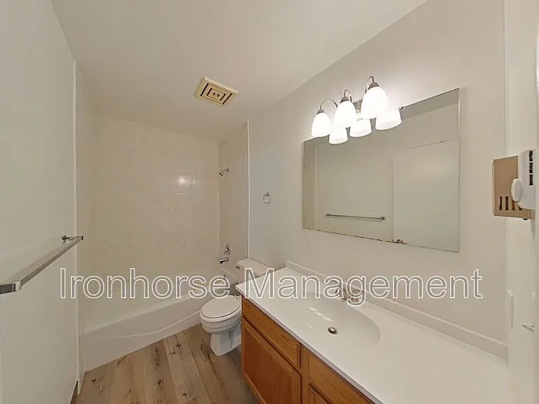 809 W Villard St #44 — Photo 12