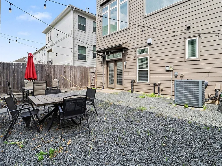 715 Hartman St — Photo 29