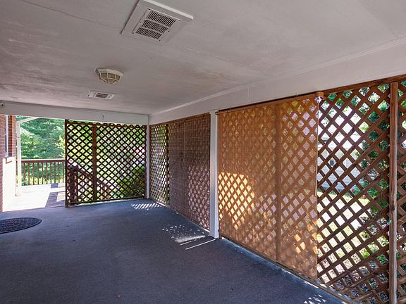 4th image of 405 Arpia St