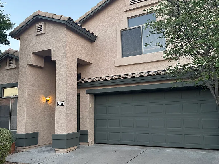 2445 W Running Deer Trl — Photo 2
