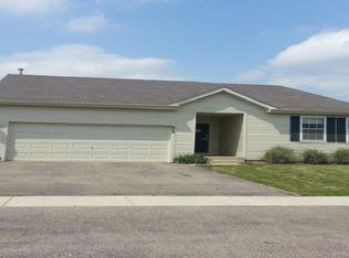 678 Bay Shore Dr, Pingree Grove, IL 60140