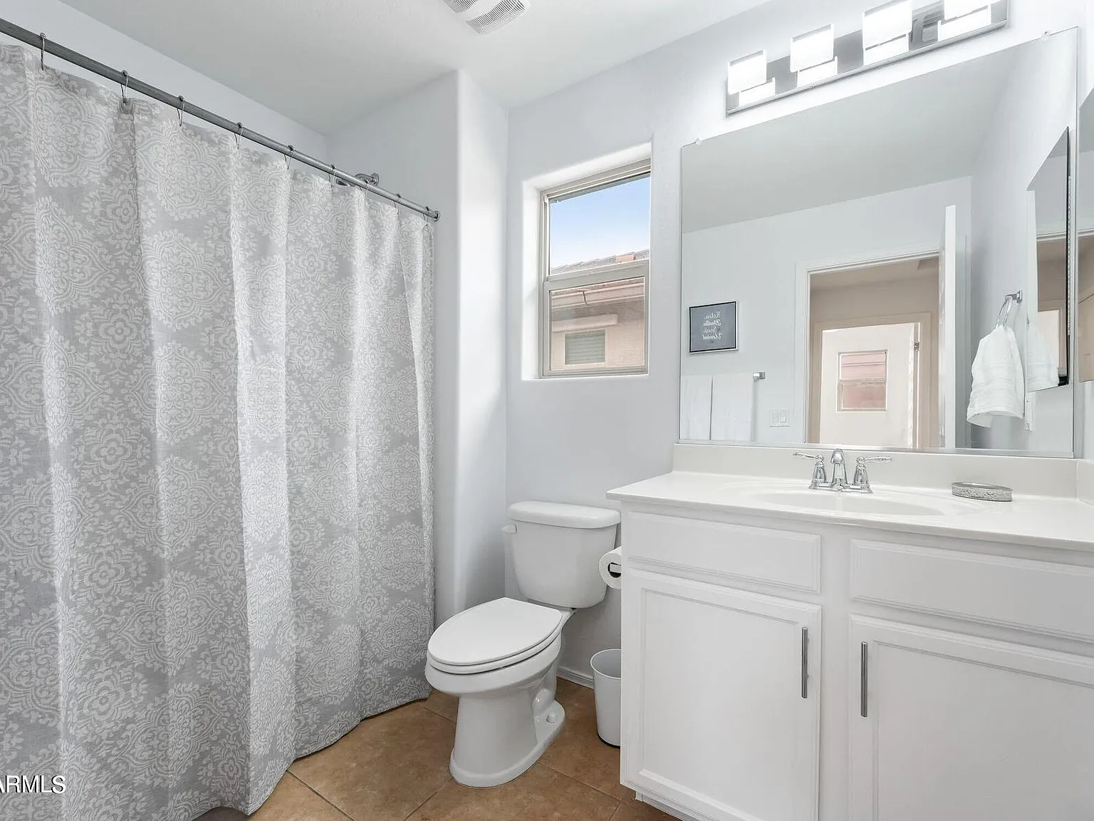 3 bed, 2.5 bath, 1675 sqft, $2,300 — Photo 4