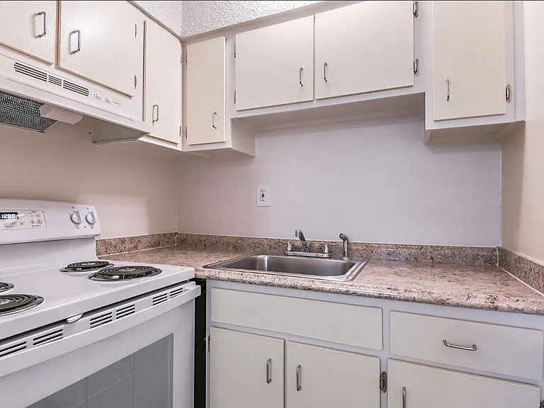 4410 N Hale Ave — Photo 4