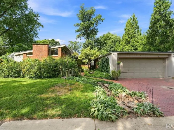 2217 Divot Dr, Saint Louis, MO 63131
