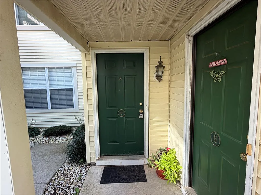 2 bed, 2.0 bath, 1035 sqft, $2,000 — Photo 2