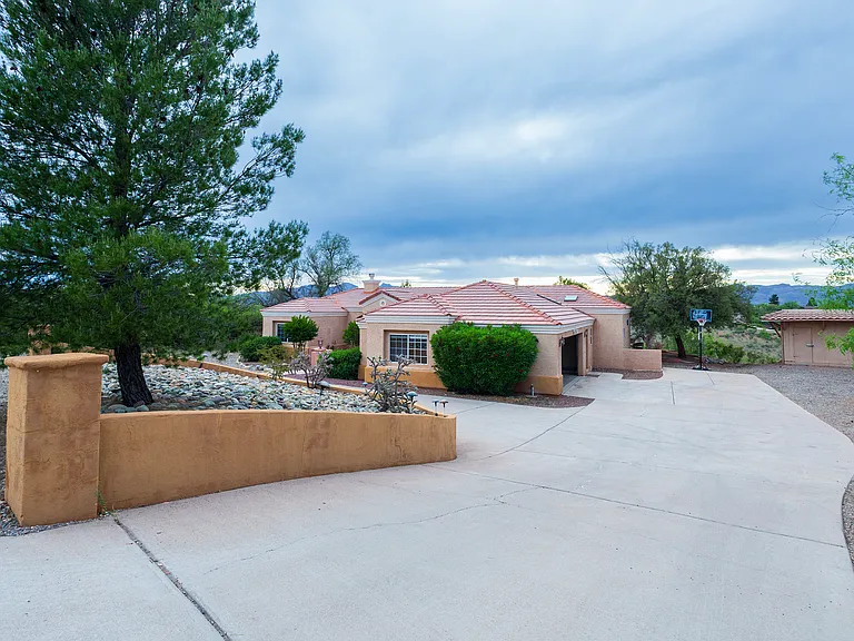 414 Bury Ct — Photo 48
