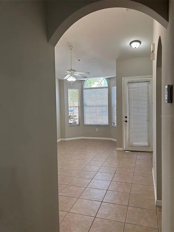 3 bed, 2.0 bath, 1000 sqft, $1,695 — Photo 2
